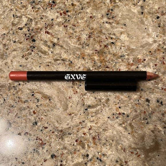 GXVE Beauty by Gwen Stefani Anaheim Line Clean Waterproof Lip Liner - Picture 2 of 5